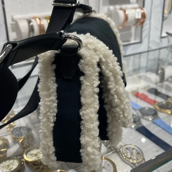 MICHAEL KORS Bradshaw Medium Suede and Faux Shearling Messenger Bag
Black
NWT - Picture 9 of 16